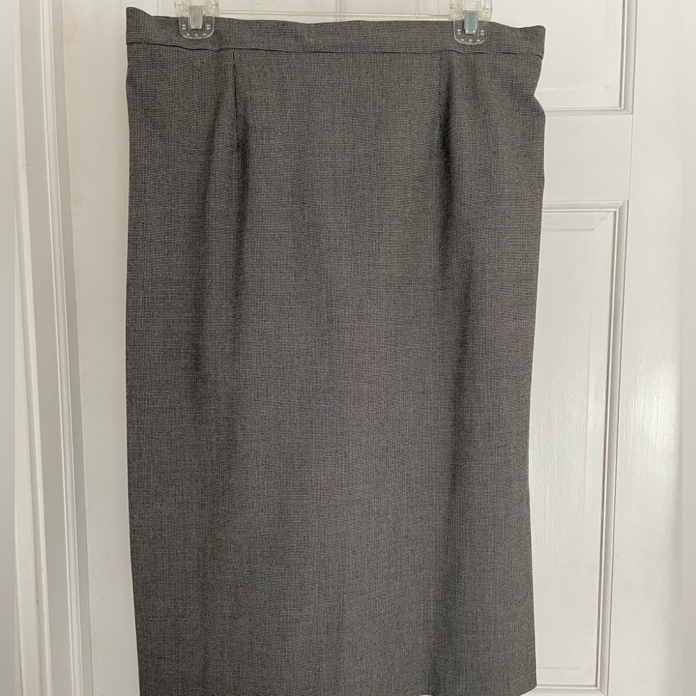 16W gray, pencil skirt
